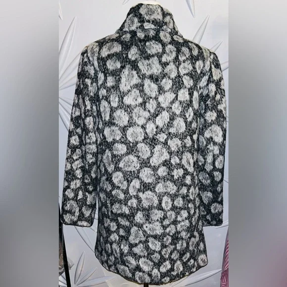 EUC Loft SZ M dark/light gray coat w/exposed silver zipper, 2 front pockets. - Picture 10 of 10